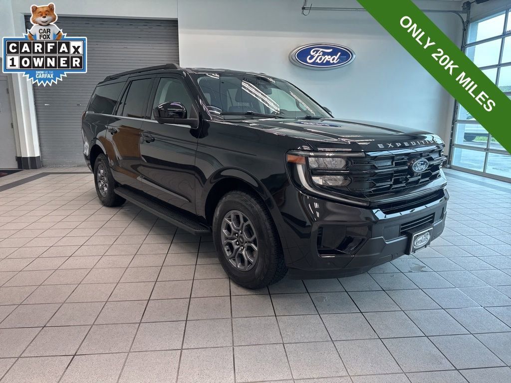 Used 2025 Ford Expedition Max Active AWD/4WD image 1