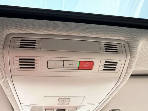 Used 2023 Volkswagen Tiguan SE w/ Panoramic Sunroof Package AWD/4WD image 30