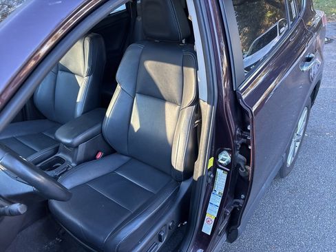 Used 2018 Toyota RAV4 Limited image 2