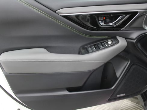 Used 2025 Subaru Outback Onyx Edition image 6