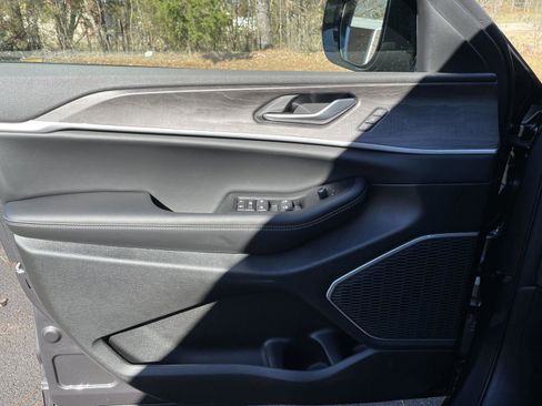 New 2025 Jeep Grand Cherokee L Limited image 30