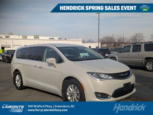 Used 2019 Chrysler Pacifica Touring Plus image 1