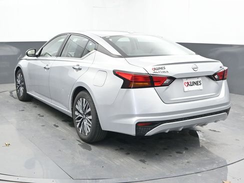 Used 2023 Nissan Altima 2.5 SV FWD image 9