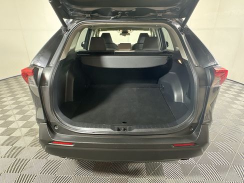 Used 2019 Toyota RAV4 XLE w/ Convenience Package FWD image 31