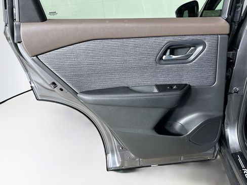 Used 2023 Nissan Rogue SV image 25