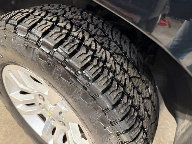 Used 2016 Chevrolet Suburban LT w/ Luxury Package AWD/4WD image 5