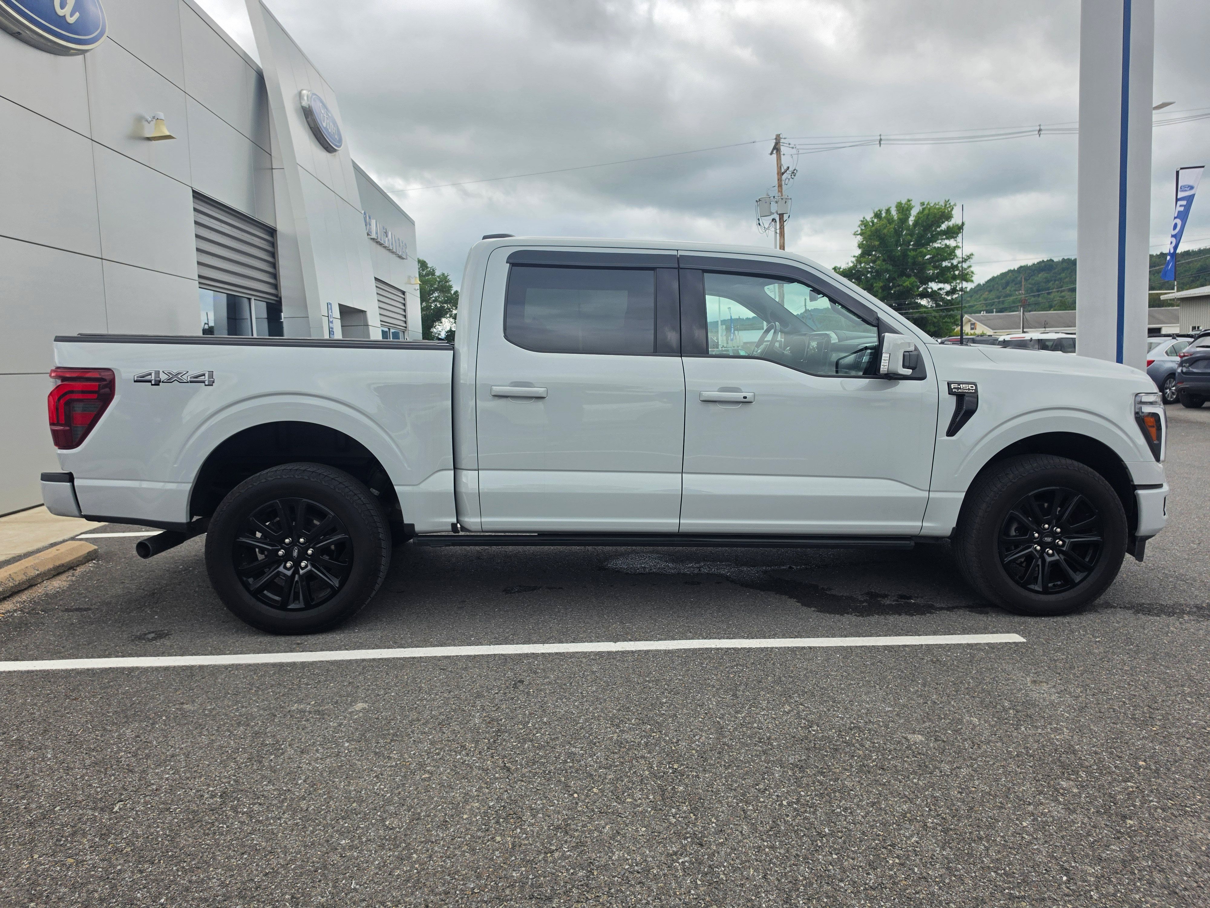 Used 2024 Ford F150 Platinum AWD/4WD image 2