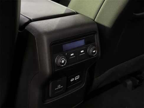 Used 2023 GMC Acadia SLT w/ Elevation Edition image 24