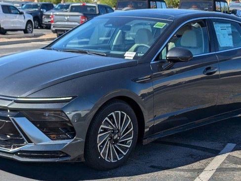 New 2025 Hyundai Sonata Limited image 1
