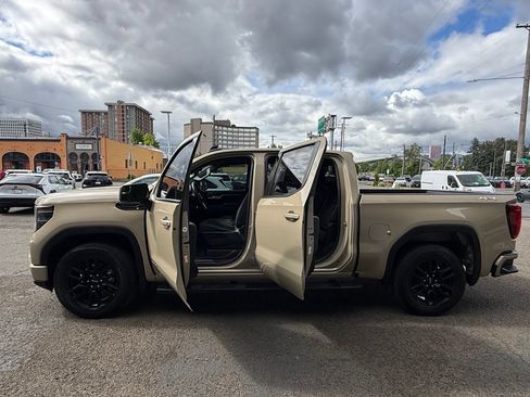 Used 2023 GMC Sierra 1500 Elevation w/ LPO, Elevation Black Package AWD/4WD image 18