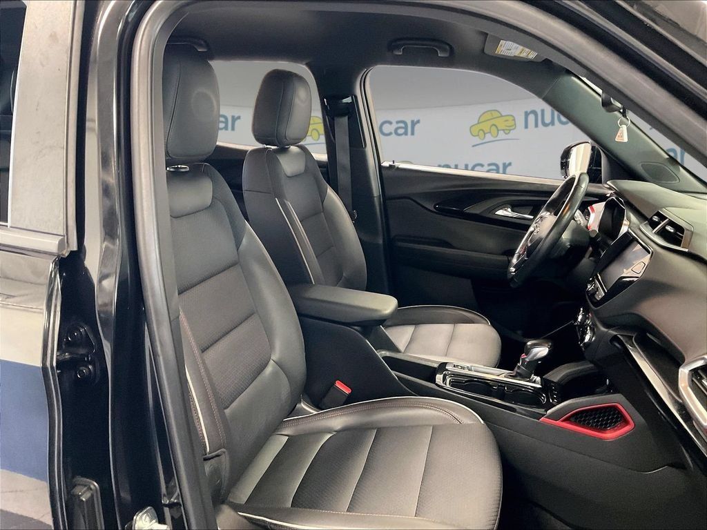 Used 2023 Chevrolet TrailBlazer RS w/ Technology Package FWD image 11