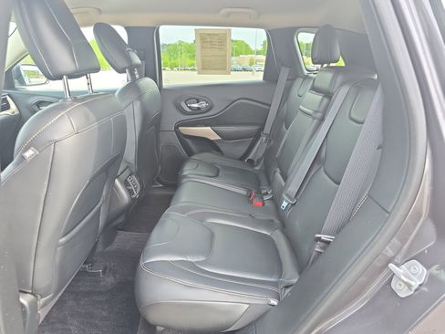 Used 2017 Jeep Cherokee Limited FWD image 13