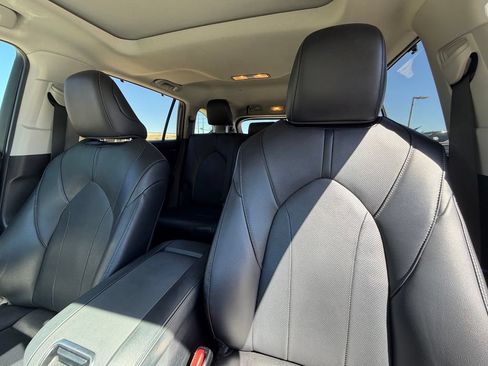Used 2024 Toyota Highlander Limited FWD image 14