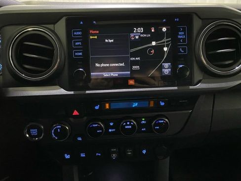 Certified 2018 Toyota Tacoma TRD Off-Road w/ TRD Premium Off Road Package image 17