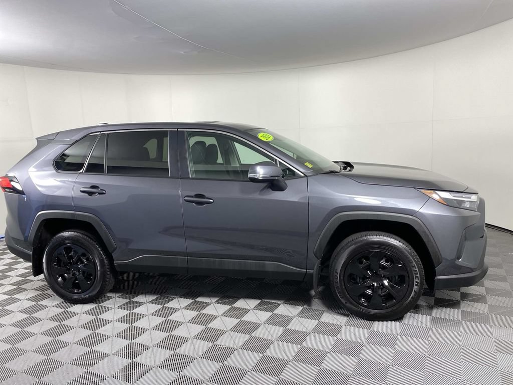 Used 2024 Toyota RAV4 LE AWD/4WD image 10