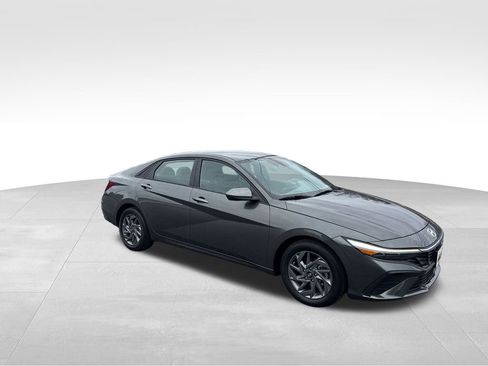 Used 2024 Hyundai Elantra SEL image 8