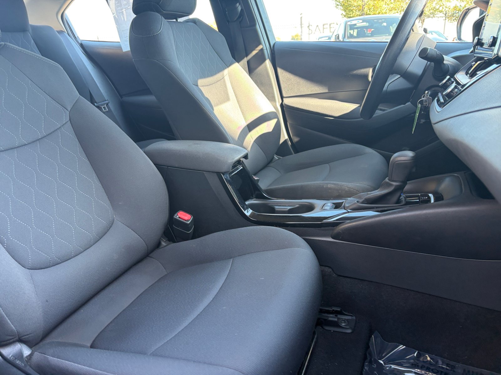 Used 2020 Toyota Corolla LE FWD image 30