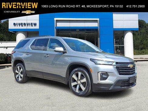 Used 2023 Chevrolet Traverse LT w/ LT Premium Package AWD/4WD image 1