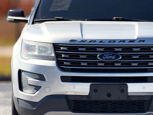 Used 2017 Ford Explorer XLT w/ Equipment Group 202A image 12