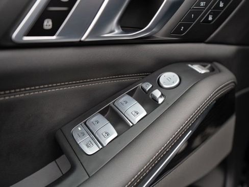 Used 2024 BMW X7 xDrive40i w/ Executive Package image 27