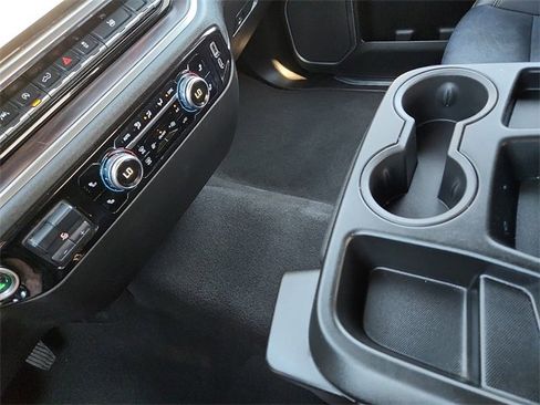 Certified 2025 GMC Sierra 1500 SLT image 25