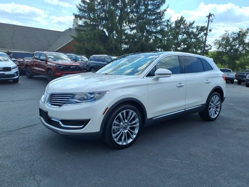 Used 2017 Lincoln MKX Reserve w/ Driver Assistance Package AWD/4WD image 3
