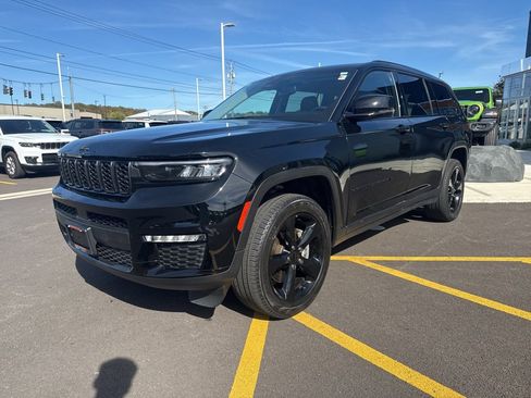 Used 2023 Jeep Grand Cherokee L Limited w/ Black Appearance Package image 3