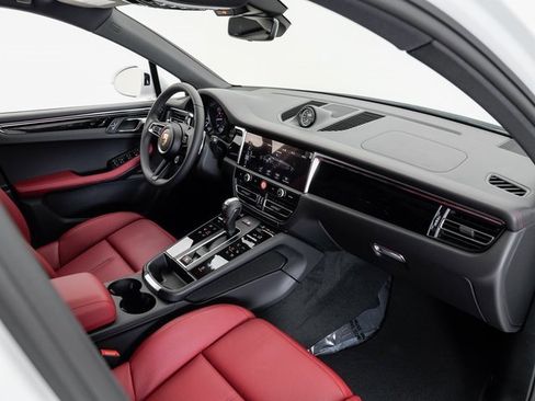 New 2025 Porsche Macan image 25