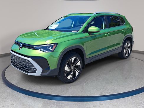 New 2026 Volkswagen Taos SE AWD/4WD image 1