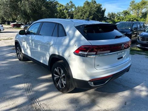 Used 2024 Volkswagen Atlas Cross Sport SE FWD image 3