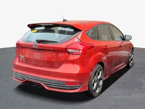 Used 2018 Ford Focus ST image 3