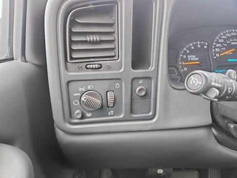 Used 2005 GMC Sierra 1500 W/T w/ Light Duty Power Package image 12