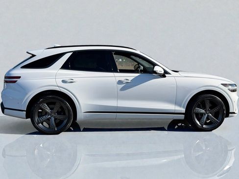 Used 2023 Genesis GV70 2.5T w/ Sport Prestige Package image 2