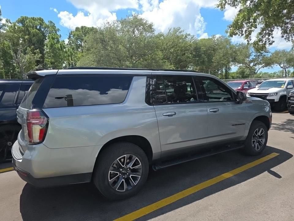 Used 2023 Chevrolet Suburban Z71 w/ Luxury Package AWD/4WD image 16