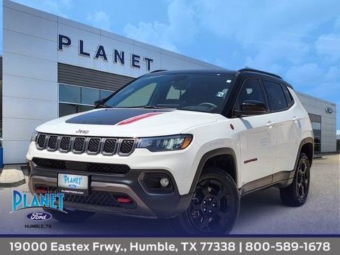 Used 2024 Jeep Compass Trailhawk AWD/4WD image 1