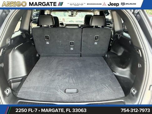 Used 2025 Jeep Grand Cherokee Limited w/ Black Appearance Package RWD image 15