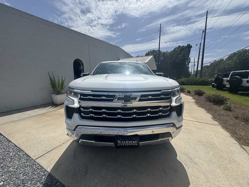 Used 2024 Chevrolet Silverado 1500 LTZ AWD/4WD image 3