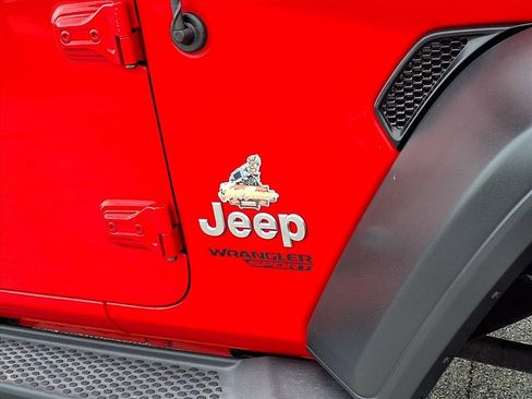 Used 2019 Jeep Wrangler Sport image 11