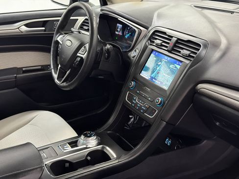 Used 2019 Ford Fusion SE w/ Equipment Group 151A FWD image 8