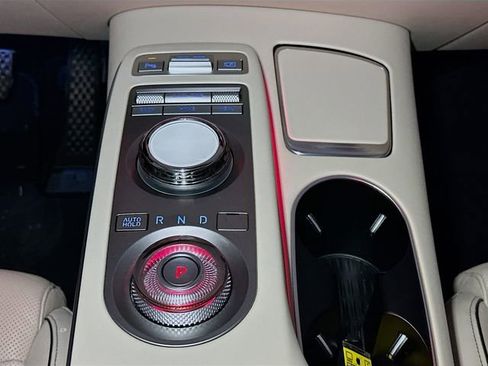 Used 2023 Genesis GV70 2.5T w/ Advanced Package image 14