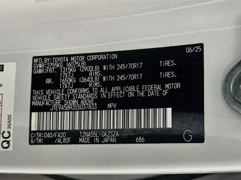 Used 2025 Toyota 4Runner SR5 AWD/4WD image 12