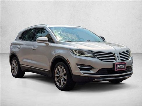 Used 2017 Lincoln MKC Select w/ Select Plus Package AWD/4WD image 3