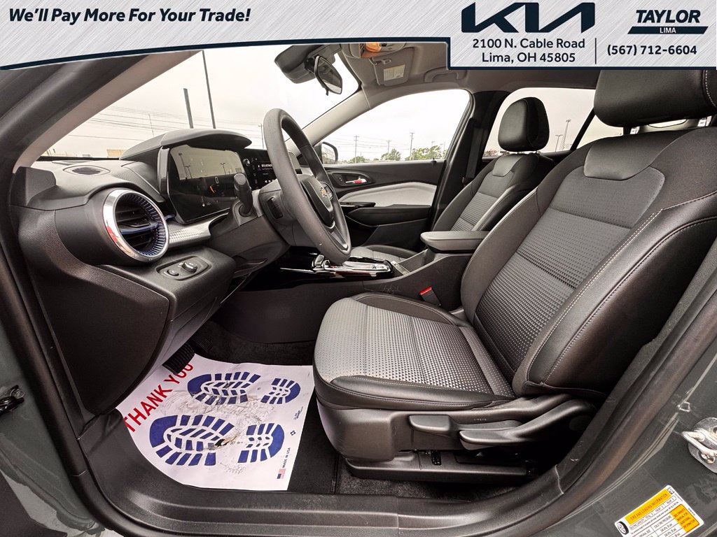 Used 2025 Chevrolet Trax LT FWD image 9
