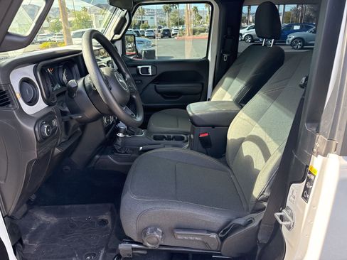 Used 2025 Jeep Wrangler Sport AWD/4WD image 10