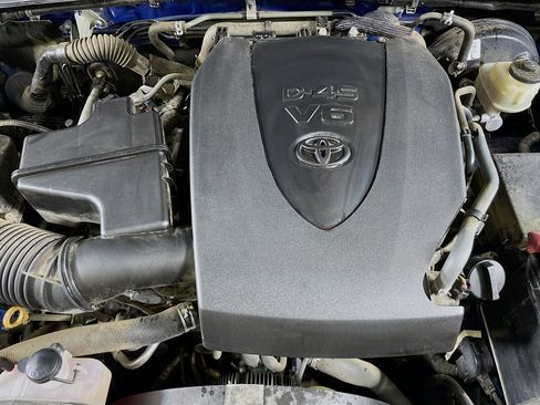 Used 2018 Toyota Tacoma TRD Sport image 32