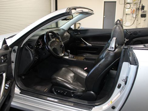 Used 2010 Lexus IS 350C w/ Luxury Pkg RWD image 38