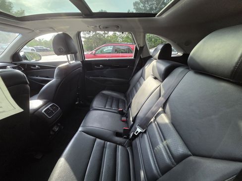 Used 2019 Kia Sorento EX w/ EX Touring Package FWD image 4