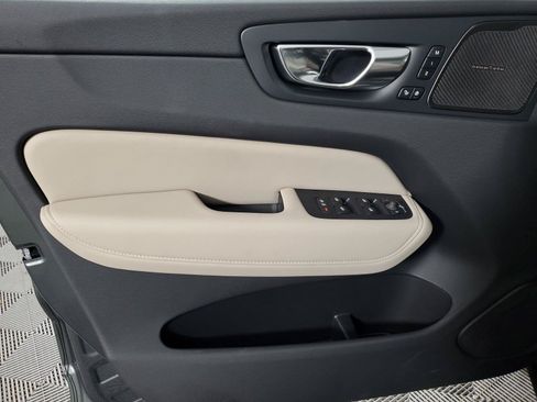 New 2027 Volvo XC60 B5 Plus AWD/4WD image 19