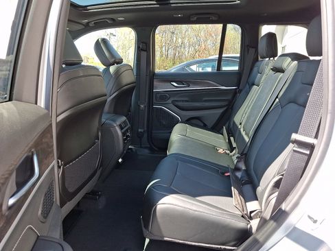 New 2026 Jeep Grand Cherokee Limited AWD/4WD image 6
