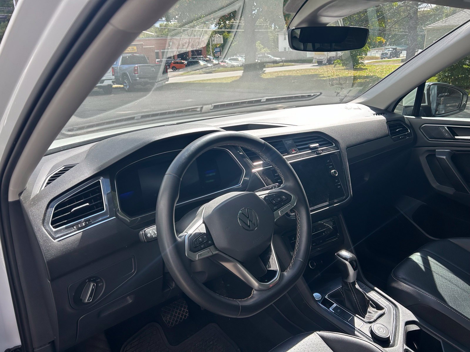 Used 2022 Volkswagen Tiguan SE AWD/4WD image 12